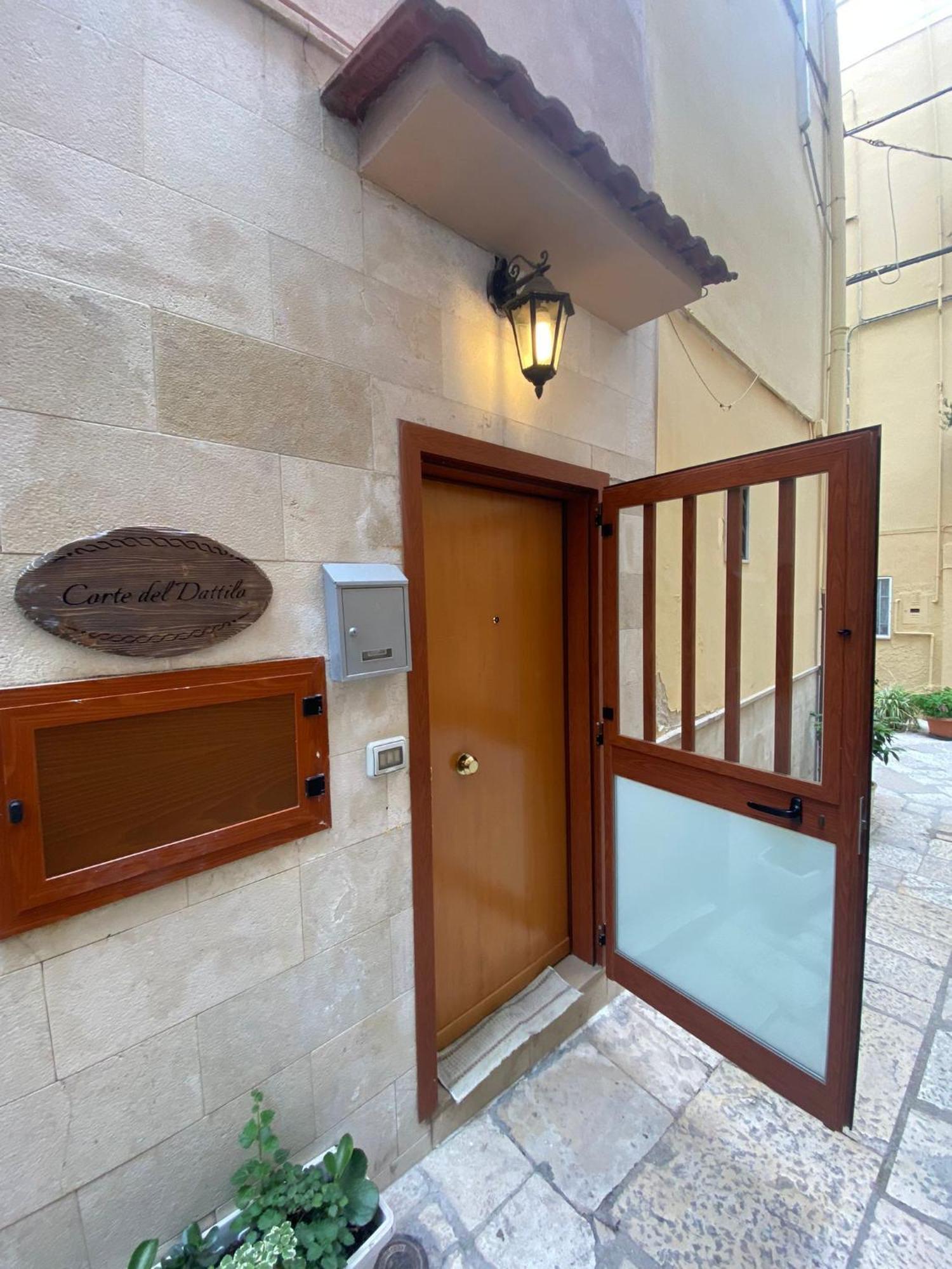 Corte Del Dattilo Nel Borgo Antico Bari Kültér fotó